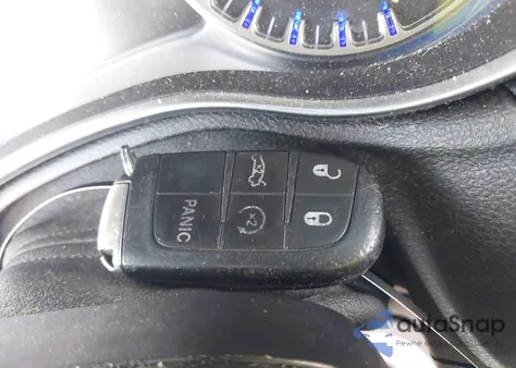 2015 Chrysler 300C z USA, uszkodzony, nr VIN 2C3CCAET8FH875879